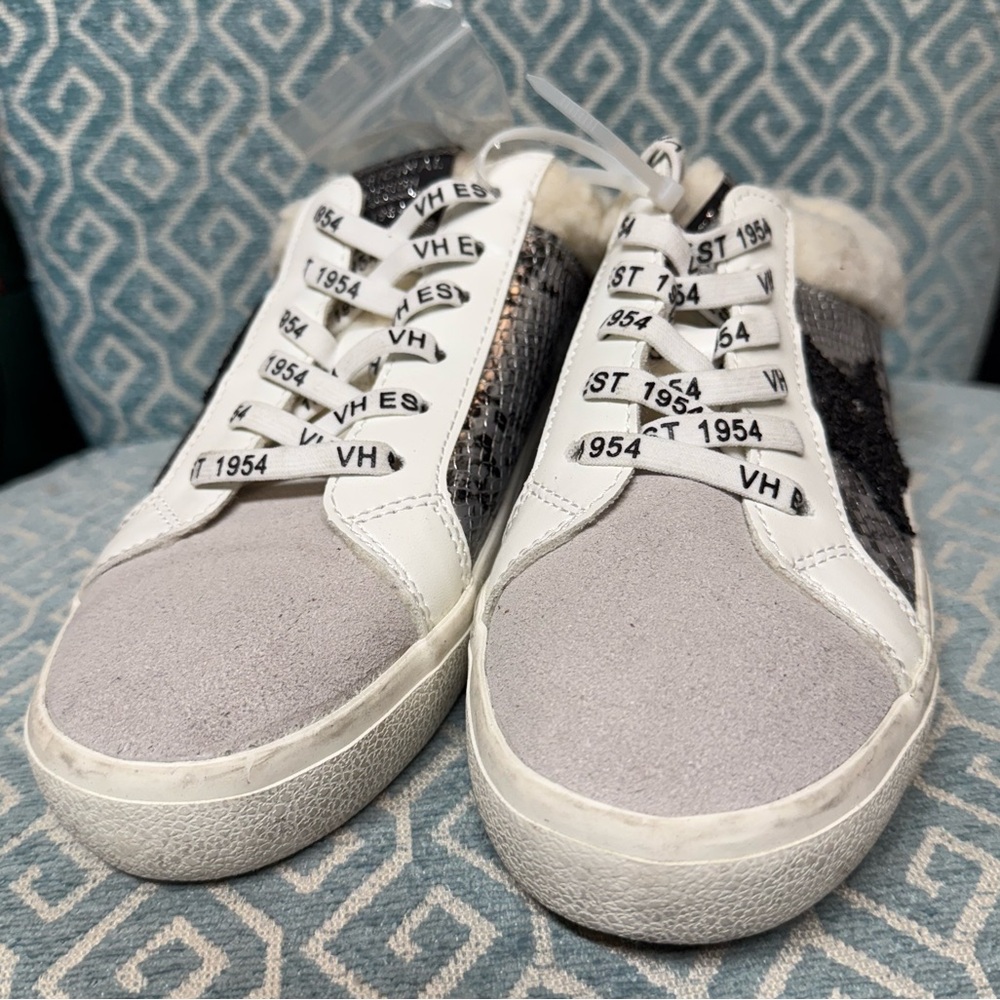Vintage Havanas Gray/White Sneakers with Text Laces Fleece Lined Size 7.5